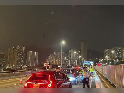 Driver arrested after Hong Kong police chase following crash at roadblock