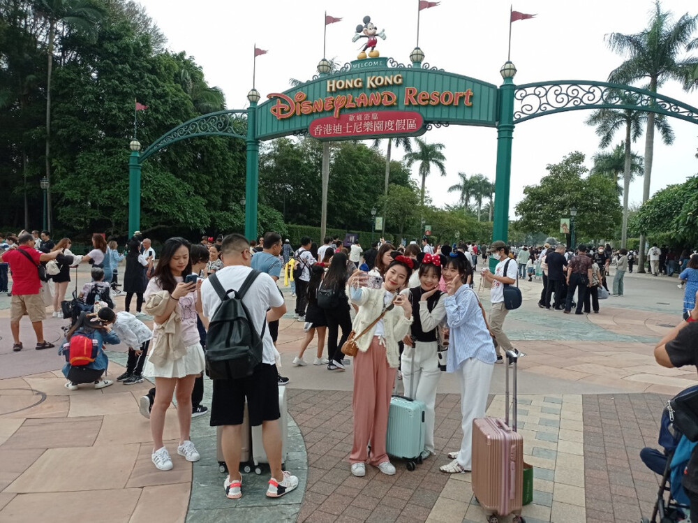 Hong Kong Disneyland sees net loss of HK$2.1 billion in 2017, its eighth straight year without profit