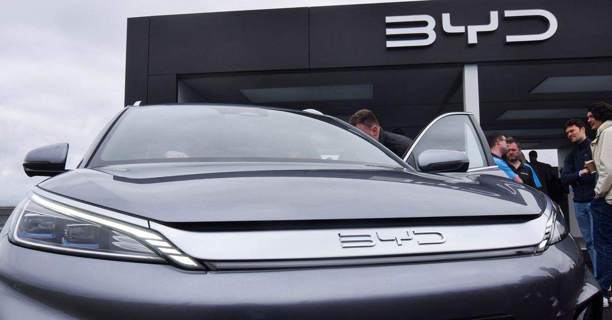 The race for China's electric SUV market is heating up both at home and abroad.
