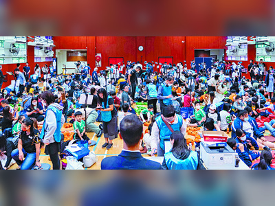 School kids wing it to a world record
