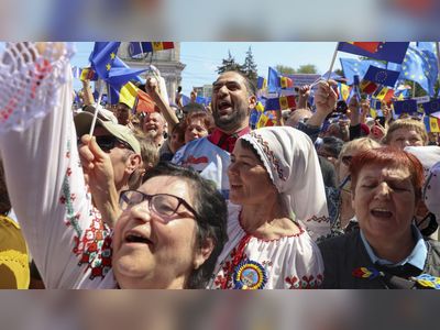 Tens of thousands rally in Moldova to demand EU membership