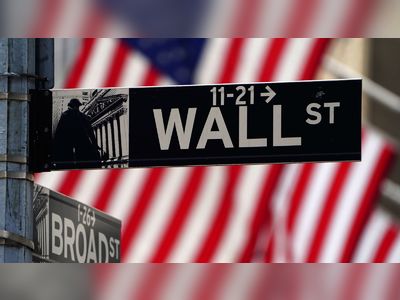 More US banks under pressure as Fed faces rate hike backlash