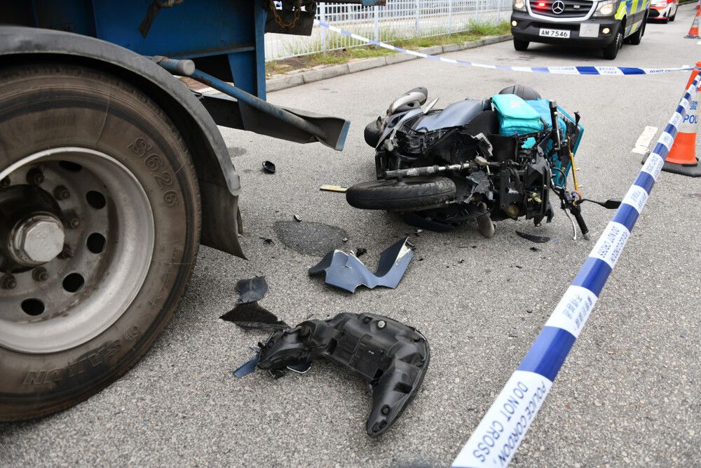 Motorcyclist killed after ramming into a parked lorry in Tin Shui Wai