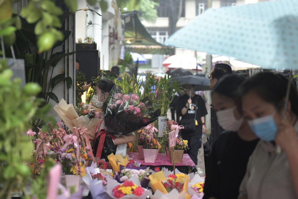 Flower market welcomes a busy Mother's Day