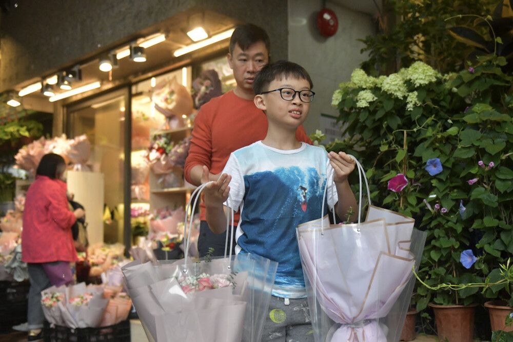 Flower market welcomes a busy Mother's Day