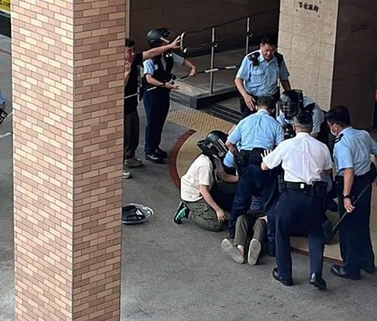 On Saturday morning, police received reports of a man wielding two knives in Mei Foo Sun Chuen, a housing estate in Hong Kong