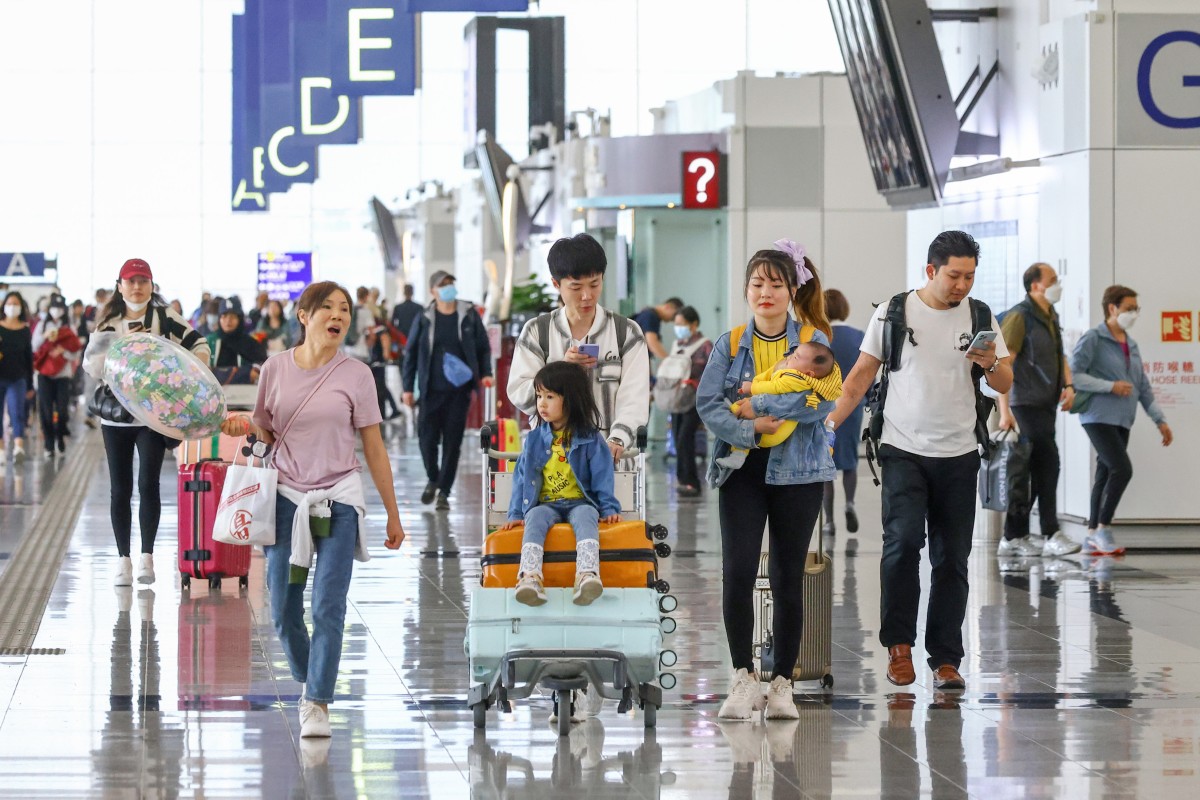 Air Traffic Slowly Rebound at Hong Kong Airport Amidst Complicated Talks with China