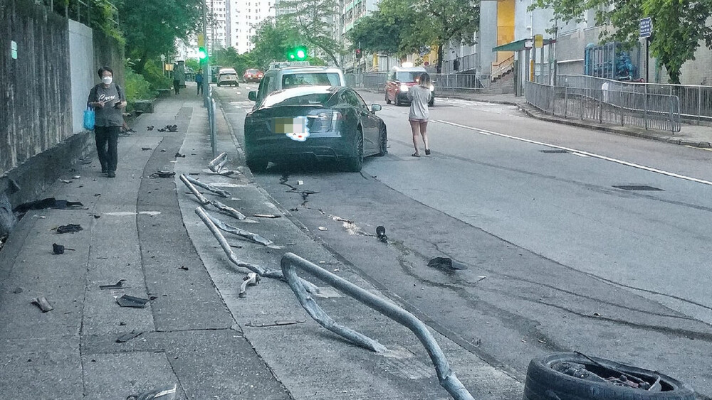 Tesla Crash in Wong Tai Sin Injures Taxi Driver, Police Investigate